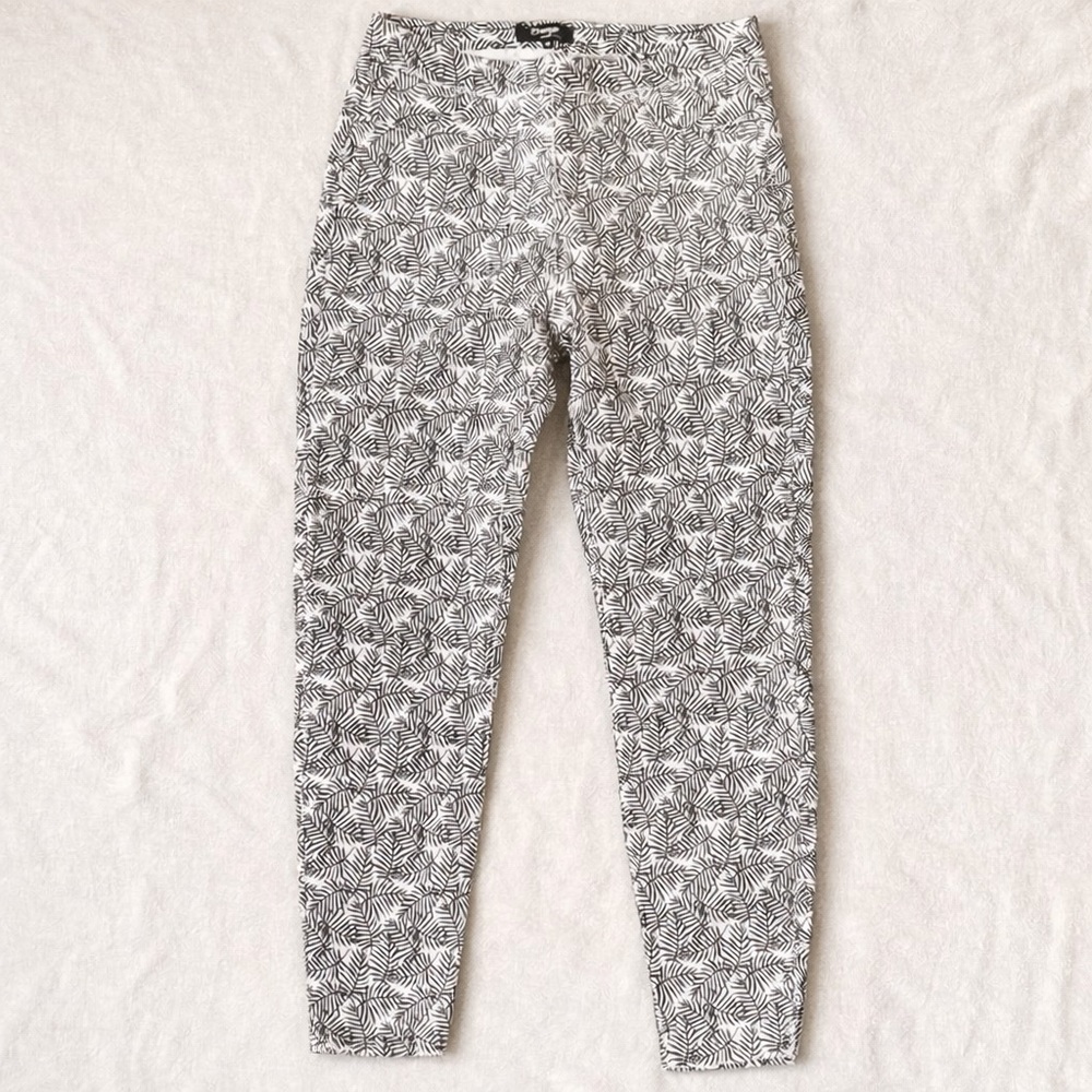 Orange Fashion Village Black & White Leaf Print Skinny Pants – Size M